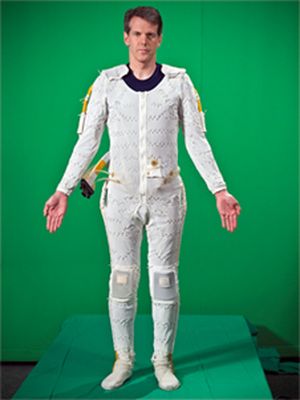 Pakaian dalam astronot yang disebut Liquid Cooling and Ventilation Garment, digunakan astronot di luar angkasa. Pakaian dalam ini bisa digunakan dalam waktu lama, tidak dicuci, bau, dan kotor. Kini, ilmuwan ESA menemukan cara membersihkannya.
