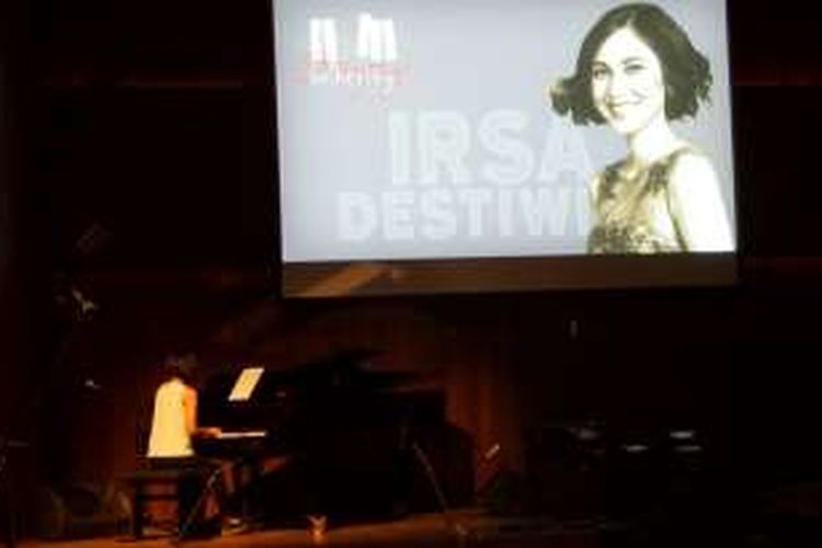 Salah seorang pianis berbakat, Irsa Destiwi, tampil dalam Jazz Gathering - Road to Joey Alexander Live in Concert di The Energy Building SCBD, Jakarta Selatan, Kamis (19/5/2016).