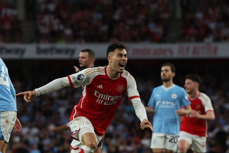 Selebrasi Gabriel Martinelli usai membuat gol semata wayang laga pekan kedelapan Liga Inggris 2023-2024 antara Arsenal vs Man City di Stadion Emirates, 8 Oktober 2023. (Photo by Adrian DENNIS / AFP).