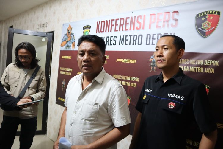 Wakasat Polres Metro Depok AKP Markus Simaremare berkata, komplotan pencuri yang telah beraksi sebanyak 10 kali di Perumahan Taman Anyelir, Kalimulya, Cilodong, Kota Depok, Jawa Barat akhirnya diamankan oleh kepolisian, Sabtu (4/11/2023) lalu. 