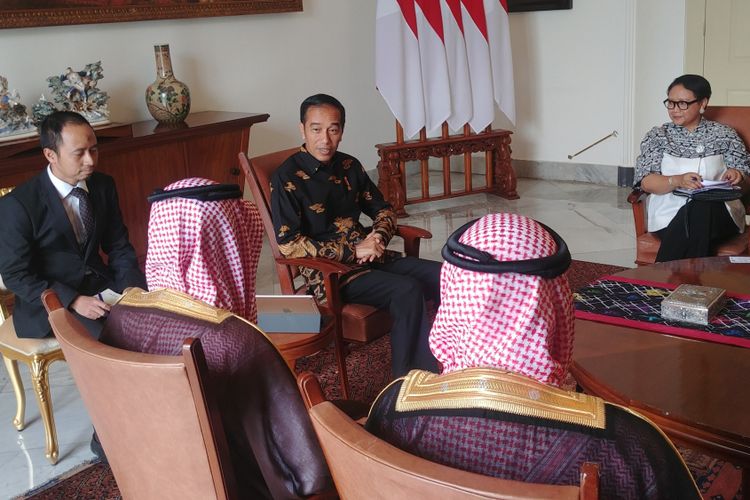 Presiden Joko Widodo bertemu Menteri Luar Negeri Arab Saudi di Istana Kepresidenan Bogor, Senin (22/10/2018).