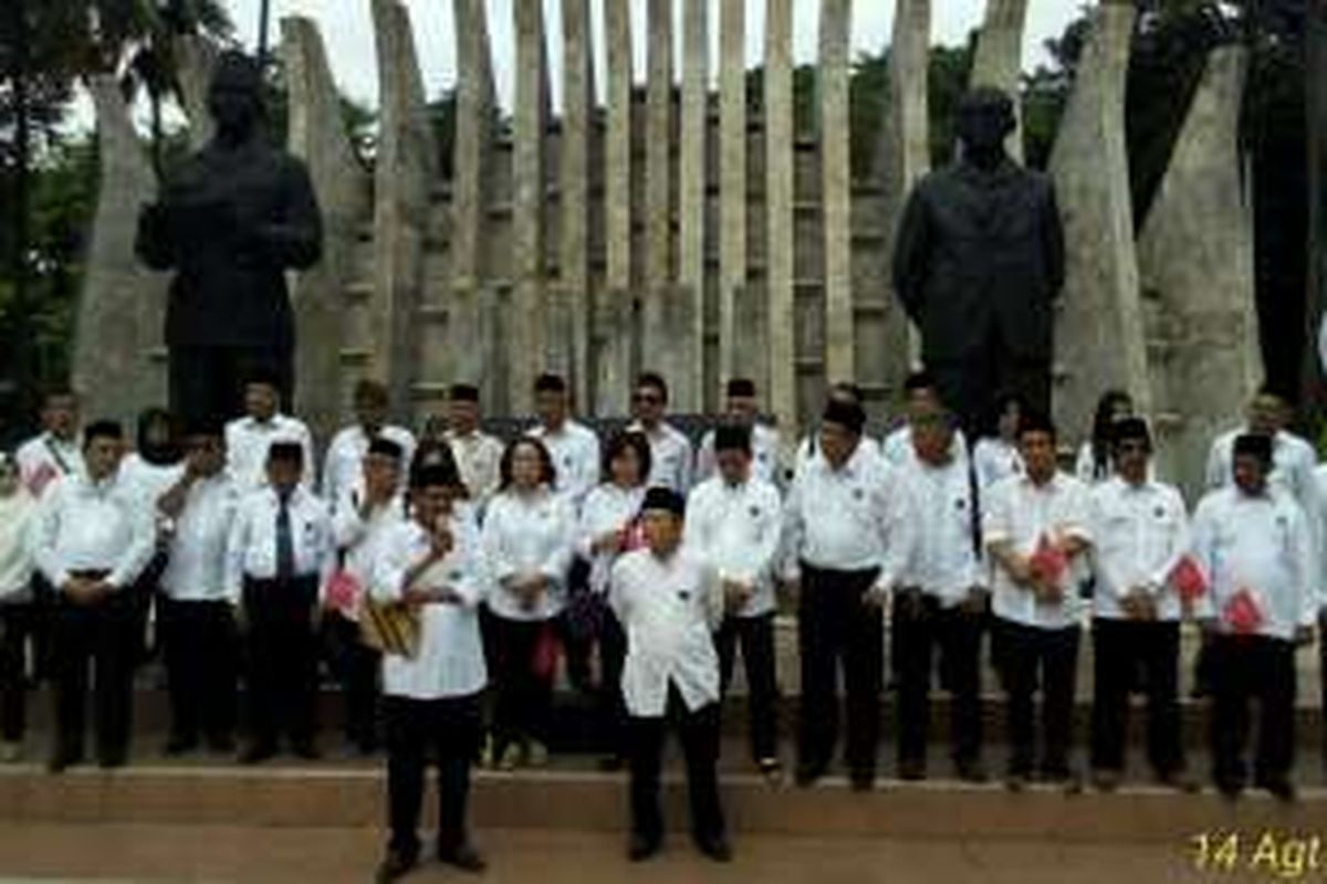 Partai Kerja Rakyat Indonesia saat dideklarasikan di Tugu Proklamasi, Jakarta.