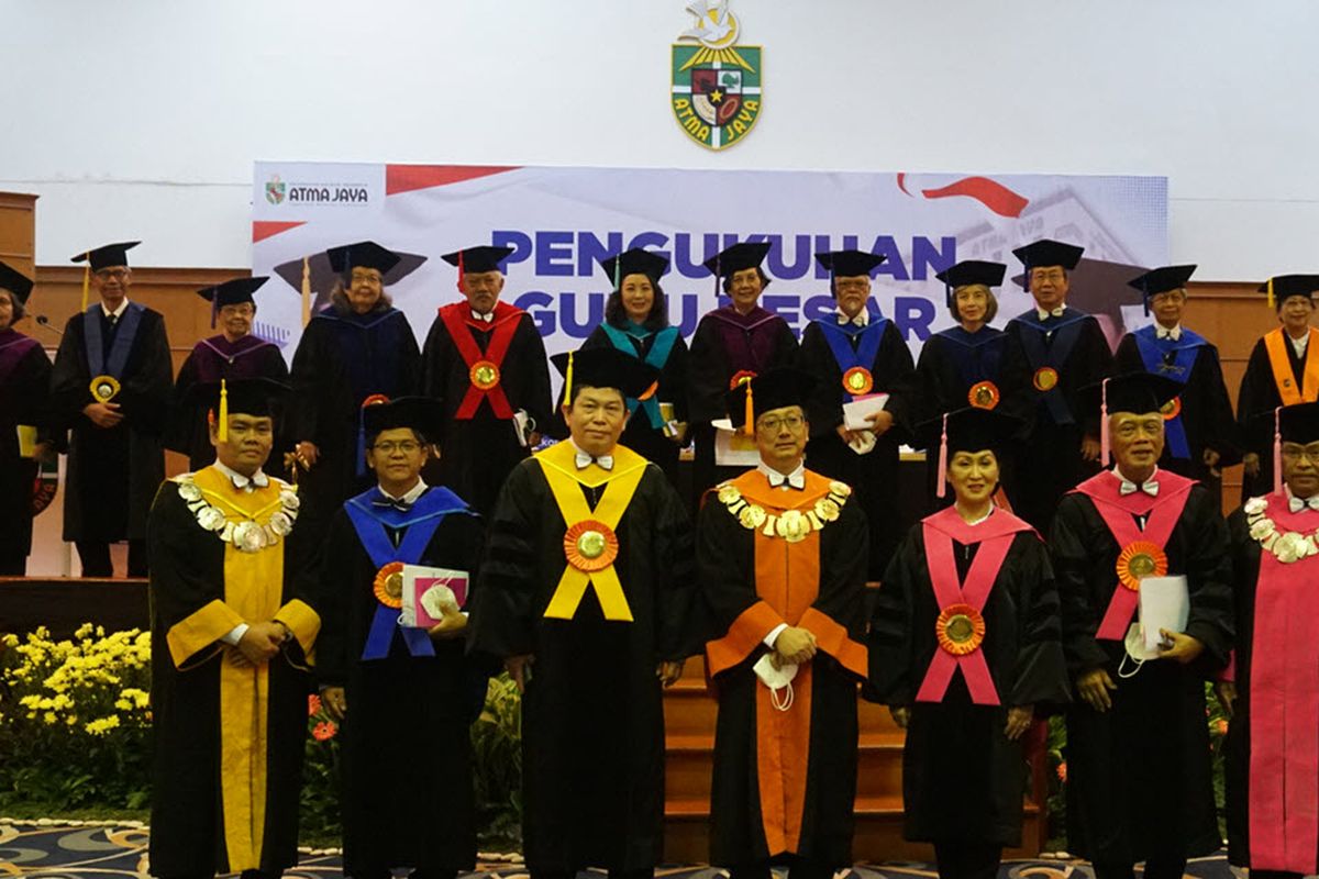 Unika Atma Jaya menambah 2 guru besar baru pada pengukuhan Kamis (9/3/2023).