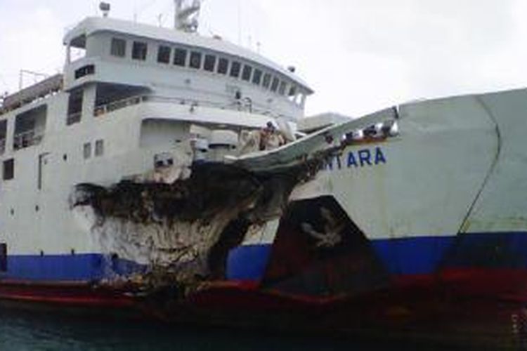 Lambung KMP Marisa Nusantara yang ditabarak kapal kargo Qihang, Sabtu (3/5/2014) dinihari.