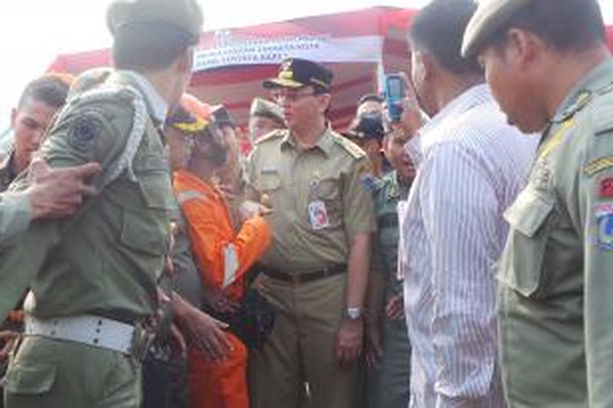 Gubernur DKI Jakarta Basuki Tjahaja Purnama usai apel PPSU dan PHL di silang Monas, Jakarta. Sabtu (15/8/2015)
