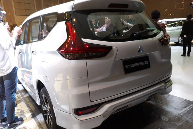 Tampang belakang, Mitsubishi Expander dengan body kit.