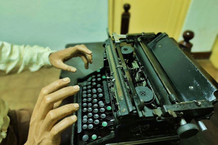 Replika mesin tik yang digunakan oleh Sayuti Melik untuk mengetik naskah Proklamasi, di Museum Perumusan Naskah Proklamasi, Jakarta Pusat, Minggu (3/8/2025).