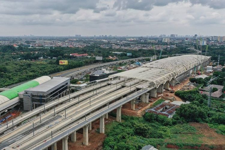 Progres pembangunan Stasiun Halim Kereta Cepat Jakarta-Bandung.