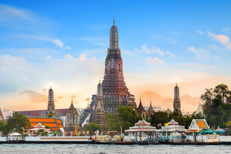 Wat Arun di Bangkok, Thailand.