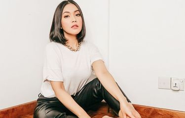 Penyanyi Denada berhasil mendapatkan sertifikasi instruktur Zumba. Ia mengambil spesialisasi Zumba Kids dan Kids Junior.