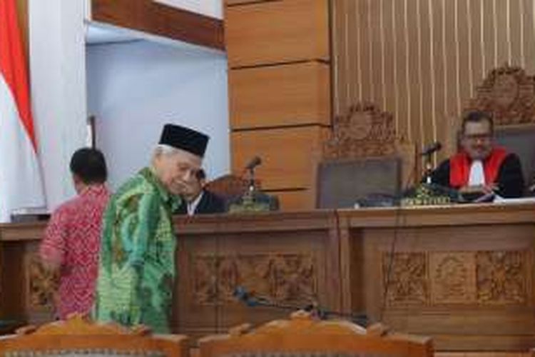 Widyaiswara Badan Diklat Kejaksaan dan KPK, Adnan Pasyladja saay dihadirkan sebagai ahli di Pengadilan Negeri Jakarta Selatan, Jumat (7/10/2016).