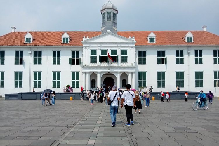 Taman Fatahillah di Kota Tua, Jakarta Barat. Kawasan Kota tua kini semakin nyaman dikunjungi setelah revitalisasi.