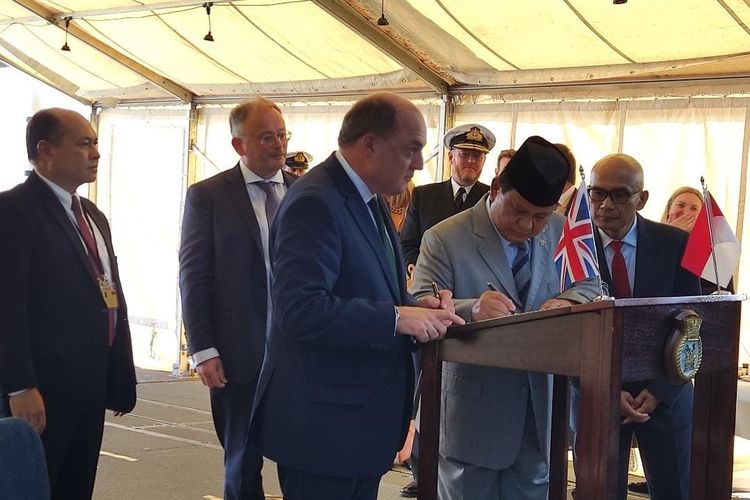 Menteri Pertahanan (Menhan) RI Prabowo Subianto menghadiri pameran industri pertahanan terbesar di Inggris pada Kamis (16/9/2021).