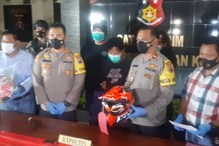Tersangka penganiayaan SBR saat berada di Mapolres Pekalongan Kota Jawa Tengah.