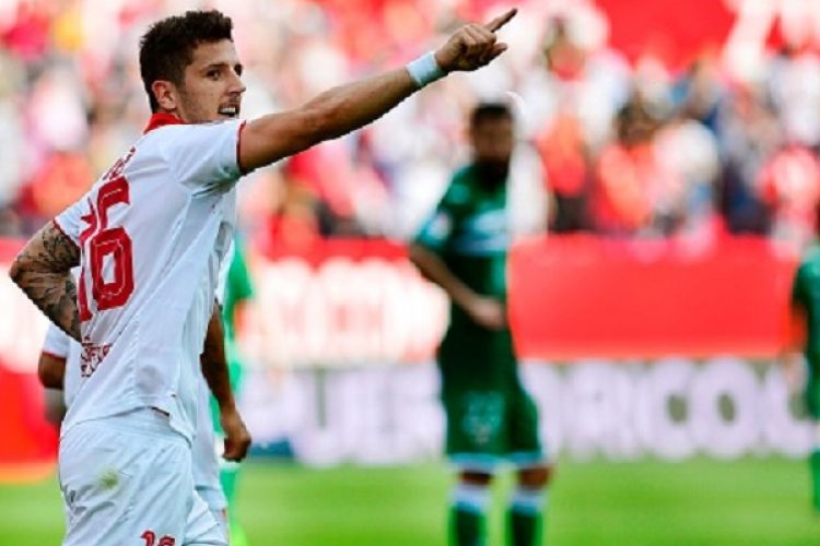 Stevan Jovetic merayakan gol Sevilla ke gawang Leganes pada pertandingan Divisi Primera La Liga di Stadion Ramon Sanchez Pizjuan, Sabtu (11/3/2017). 