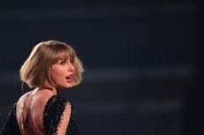 Taylor Swift Jual Kaus dalam Video 