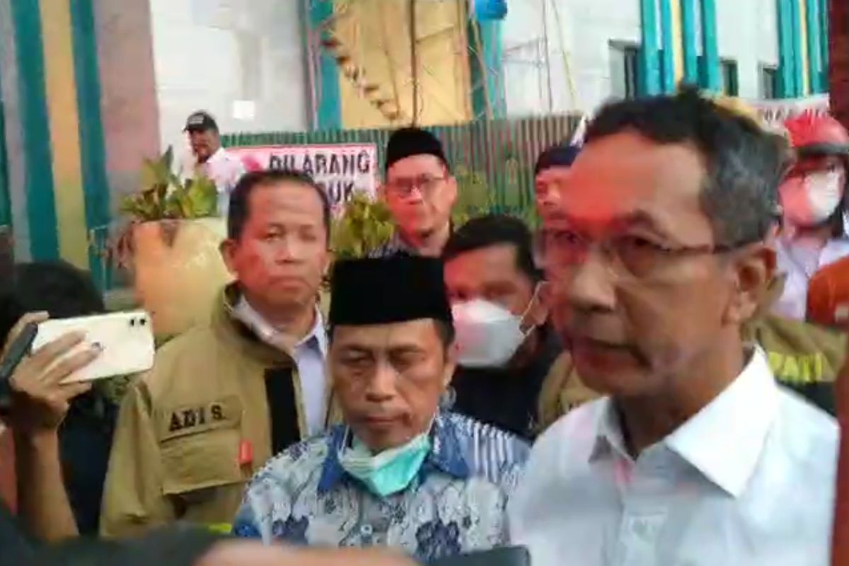 Penjabat Gubernur DKI Jakarta Heru Budi Hartono mendatangi lokasi kebakaran Kubah Jakarta Islamic Centre di Jalan Kramat Jaya Raya Nomor 1, RT 06/RW 01, Tugu Utara, Koja, Jakarta Utara, Rabu (19/10/2022) sore ini.