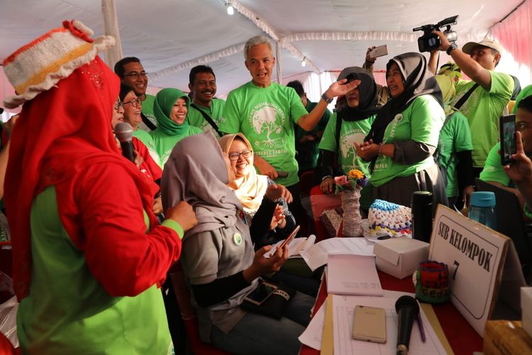 Gubernur Provinsi Jawa Tengah Ganjar Pranowo saat hadir dalam Kongres Sampah di Desa Kesongo, Semarang, Sabtu (12/10/2019).