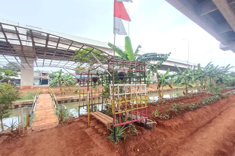 Area urban farming di kolong Tol Becakayu, RW 013 Cipinang Melayu, Makasar, Jakarta Timur.