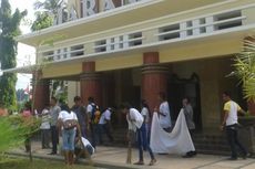 Jelang Natal, Mahasiswa di Ambon Bersih-bersih Gereja dan Masjid  