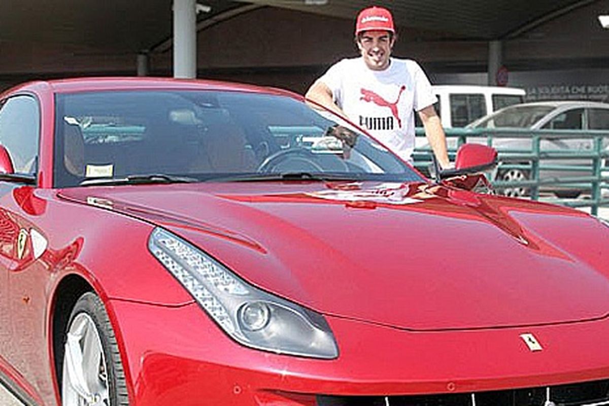Fernando Alonso dapat bonus Ferrari FF dari bos