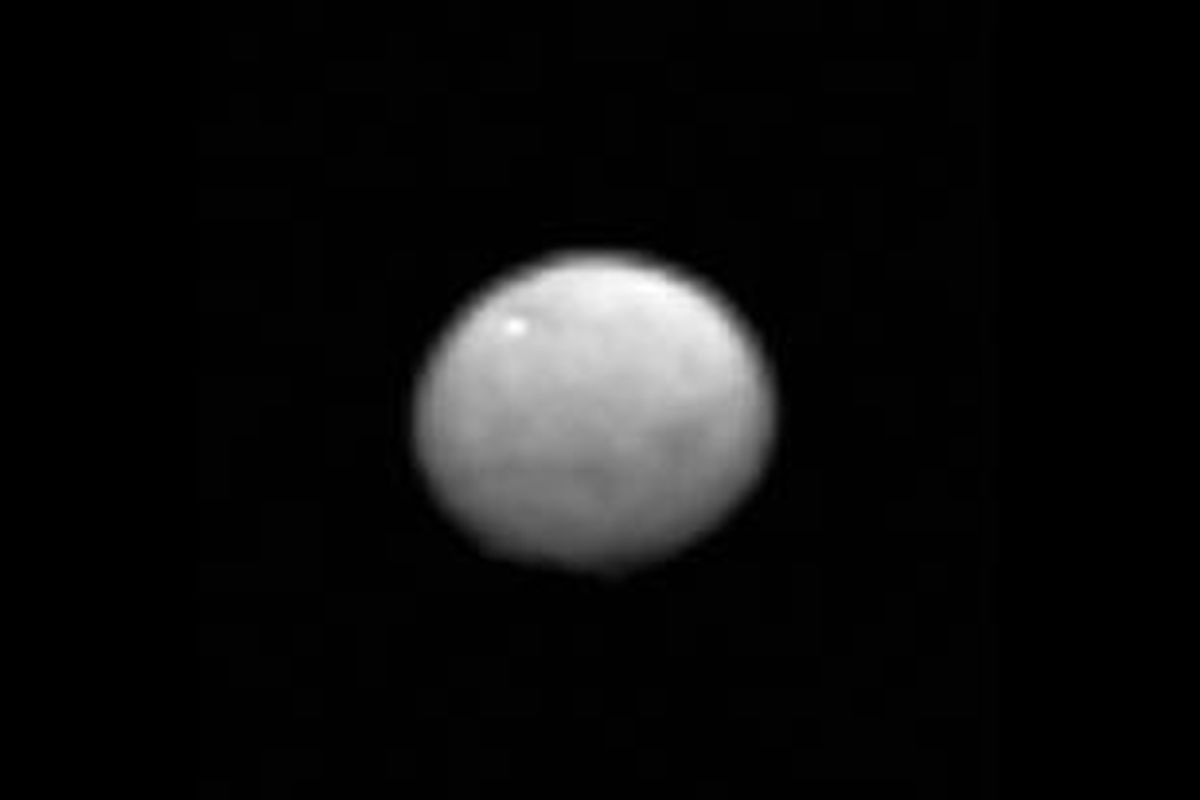 Planet kerdil Ceres seperti dipotret wahana Dawn pada 13 Januari 2015. 
