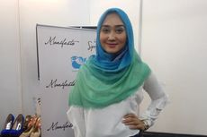 Dian Pelangi, Manekin Hidup untuk Busana Karyanya