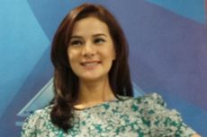 Astrid Tiar Menambah Pengetahuan Politik