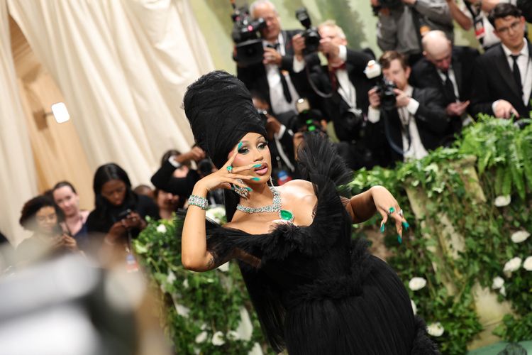 Rapper Cardi B saat menghadiri karpet merah Met Gala 2024 di New York, AS, Senin (6/5/2024) malam waktu setempat.