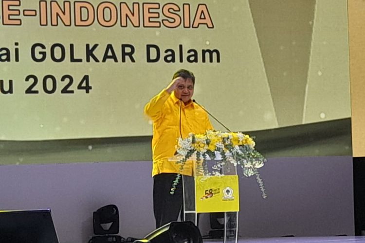 Ketua Umum Partai Golkar Airlangga Hartarto dalam acara Konsolidasi Nasional dan Bimtek Fraksi Partai Golkar se-Indonesia di Jiexpo Kemayoran, Jakarta, Kamis (20/10/2022) 