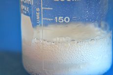 Perubahan Kimia pada Reaksi antara Soda Kue dan Asam Cuka