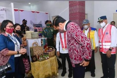 Jaket Bomber Tenun Ikat Jokowi Dibuat dalam 24 Jam, Harganya Rp 3,5 Juta