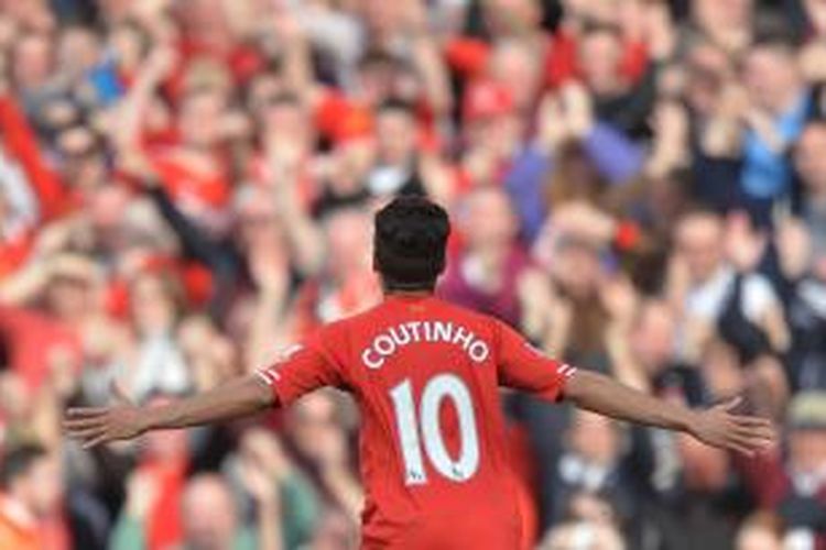 Pemain Liverpool, Philippe Coutinho, saat merayakan gol ke gawang Tottenham Hotspur pada lanjutan Premier League di Stadion Anfield, Minggu (30/3/2014). 