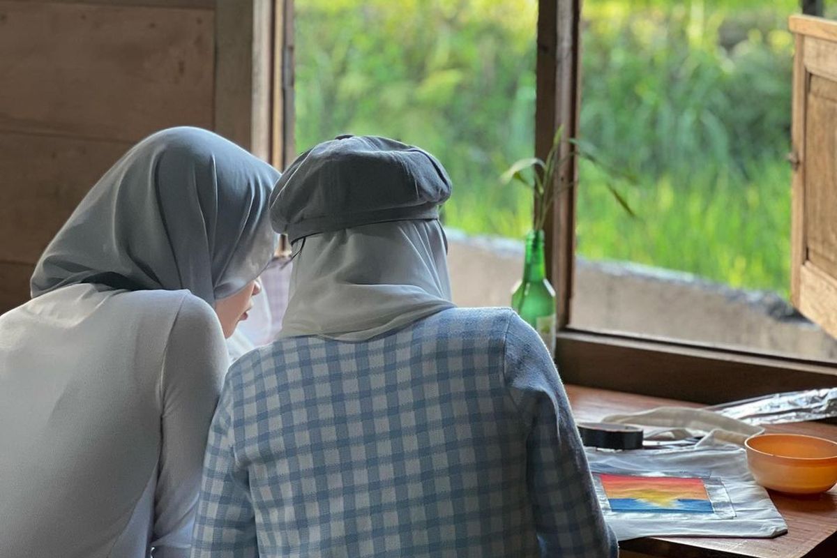 Kegiatan melukis di Sarsa Creative Space, Slema, Yogyakarta.