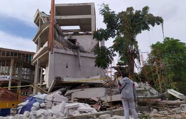 Gedung SMA 96 Jakarta yang Sedang Direnovasi Roboh, 4 Orang ...