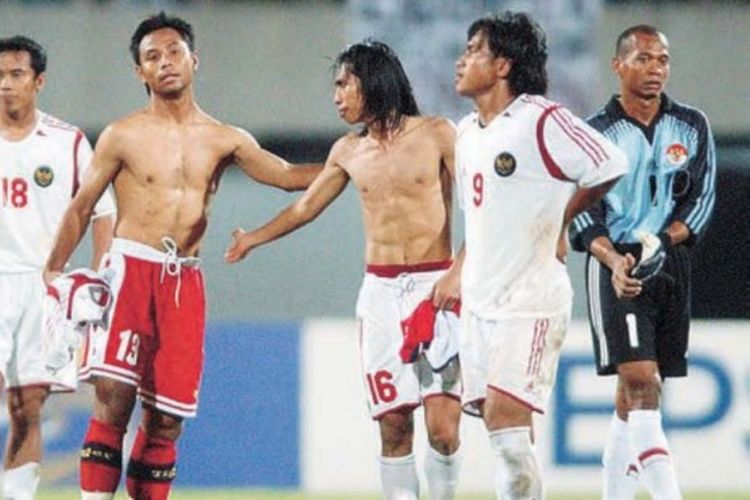 Para pemain timnas Indonesia yang tampil di Piala Tiger 2004.