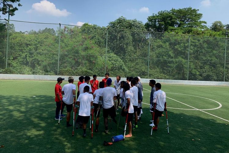 Timnas amputasi Indonesia saat melakukan latihan di di Sports Club Serena Mansion, Jakarta, pada Selasa (5/7/2022) pagi WIB.