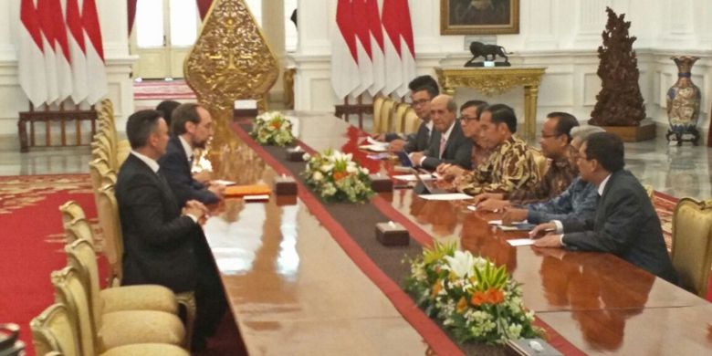 Presiden Joko Widodo bertemu Komisaris tinggi HAM Perserikatan Bangsa-Bangsa (PBB) Zeid bin Raad Zeid Al-Hussein, di Istana Merdeka, Jakarta, Selasa (6/2/2018). 