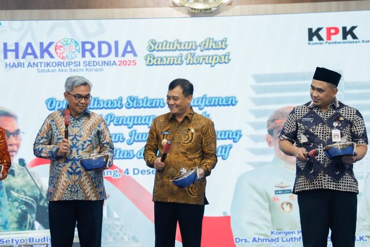Gubernur Luthfi pada acara peringatan Hari Antikorupsi Sedunia (Hakordia) 2025 yang digelar Pemerintah Provinsi (Pemprov) Jateng di Gedung Gradika Bhakti Praja, Semarang, Kamis (4/12/2025). 