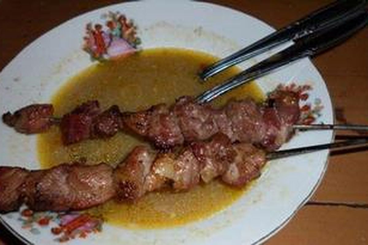 Sate klatak dengan tusukan jeruji sepeda.  
