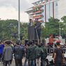 Mahasiswa Semarang Demo 1 Tahun Prabowo-Gibran, Kirim Batu Nisan dan Kura-Kura di Depan Kantor Gubernur