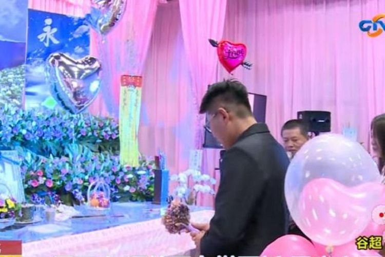 Tsai menggelar pertunangan dengan mayat belahan hatinya, Chen, tepat  di hari pemakaman pacarnya itu yang meninggal akibat kecelakaan lalu lintas.