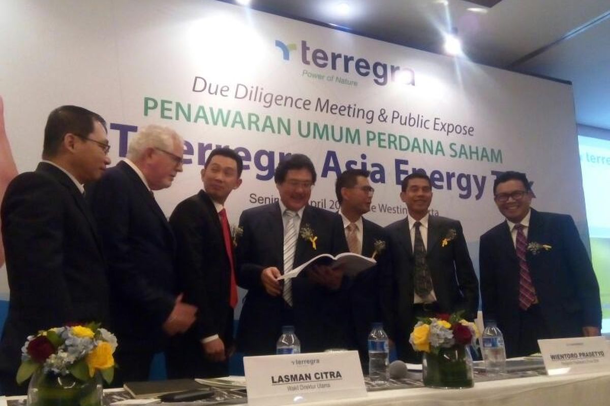 Konferensi pers Penawaran Umum Saham Perdana PT Terregra Asia Energy Tbk di Jakarta, Senin (10/4/2017)