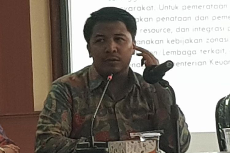 Wakil Sekretaris Jenderal (Wasekjen) FSGI Satriwan Salim  saat memberikan keterangan pers di Kantor KPAI, Menteng, Jakarta Pusat, Rabu (30/10/2019).
