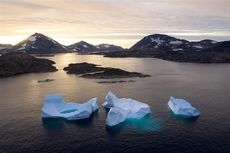 Pertama Kali, Hujan Turun di Puncak Lapisan Es Greenland