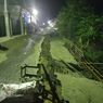Hujan dan Angin Kencang di Karawang: Jalan Ambles, Longsor, Satu Rumah Tertimpa Pohon