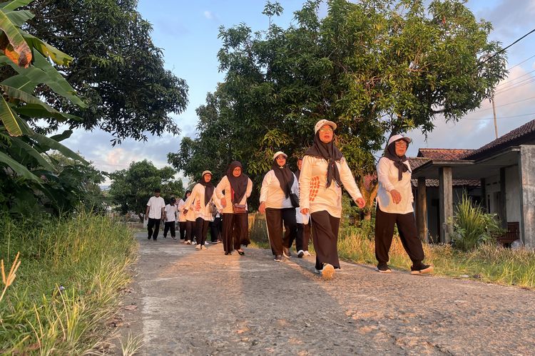 Ketika Jalan Pagi Menjadi Obat Hipertensi dan Kesepian bagi Lansia di Pangandaran