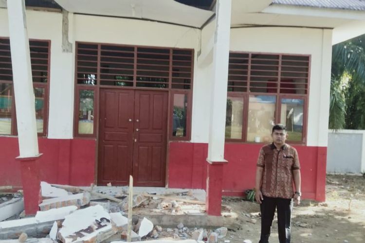 Salah satu sekolah di Kinali, Pasaman Barat, Sumbar, mengalami kerusakan akibat gempa yang terjadi Jumat (25/2/2022) pagi. 