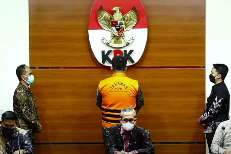 Komisi Pemberantasan Korupsi (KPK) mengumumkan satu orang tersangka dari pihak swasta, Tigor Prakasa, Jumat (11/3/2022). Tigor merupakan penyuap eks Bupati Tulungagung terkait dugaan suap proyek pekerjaan pengadaan barang dan jasa di Pemerintah Kabupaten Tulungagung tahun 2013- 2018.