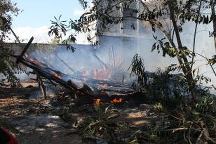 Rumah milik Wimfrid Manafe (52) di Kelurahan Oeba, Kecamatan Kota Lama, Kota Kupang, Nusa Tenggara Timur (NTT), ludes terbakar